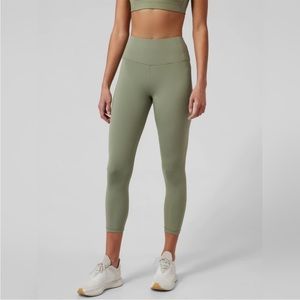 Athleta Elation Train 7/8 Tight - NWT size medium